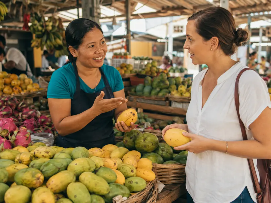 A market conversation about fresh fruit